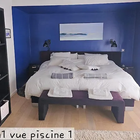 Avec Piscine A La Campagne Proche *