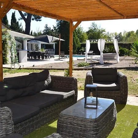 Avec Piscine A La Campagne Proche *