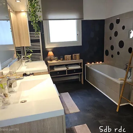 Avec Piscine A La Campagne Proche ヴィラ