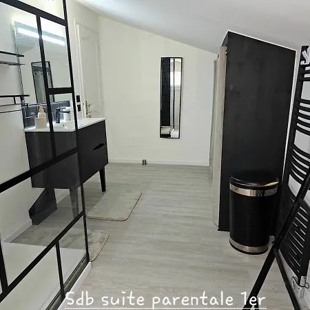 ヴィラ Avec Piscine A La Campagne Proche