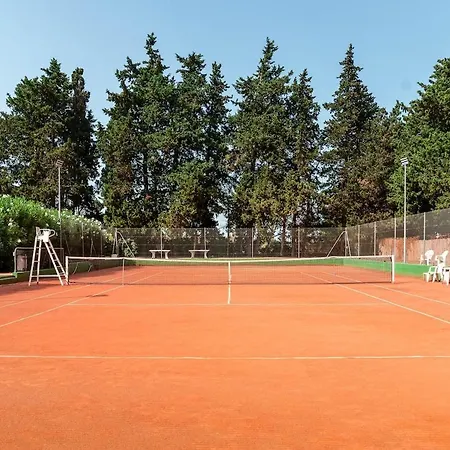 Avec Piscine A La Campagne Proche *